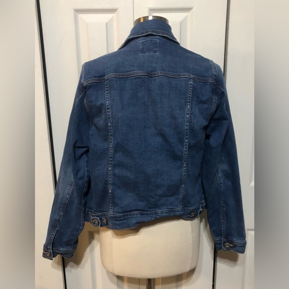 torrid Light Denim Button-Up Short Jean Jacket First at Fit Cut #38 with pockets - Picture 6 of 12